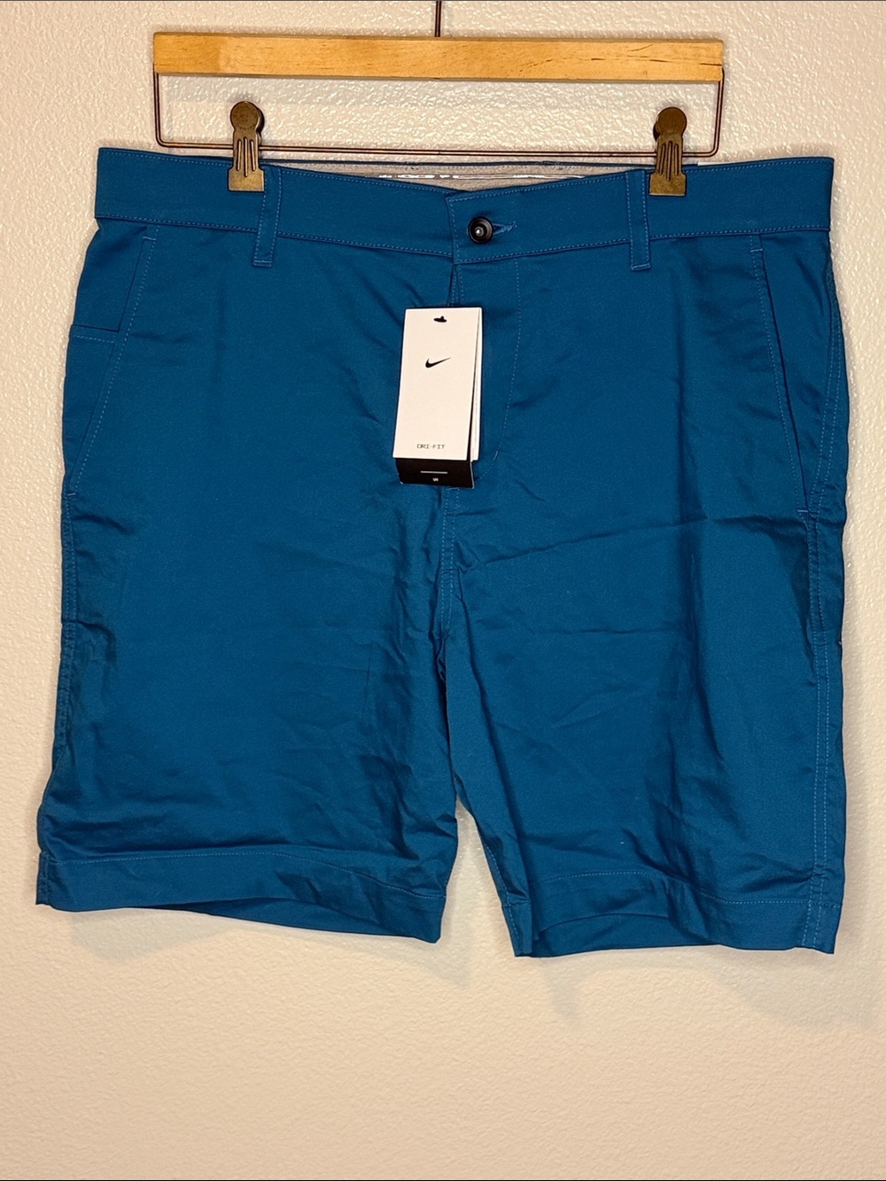 Nike Men’s Teal Blue Flat Front Shorts size 35 NWT (bin14)